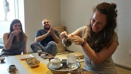 美侨会带老外走进重庆“十方无界素食餐厅”体验中国文化