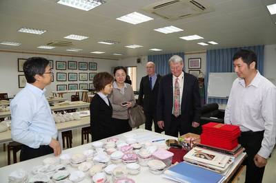 澳大利亚阳光海岸大学校长一行来我校交流访问